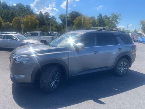 2025 Nissan Pathfinder SV FWD