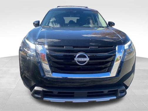 2025 Nissan Pathfinder SL FWD