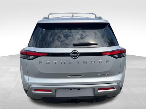 2025 Nissan Pathfinder Platinum FWD