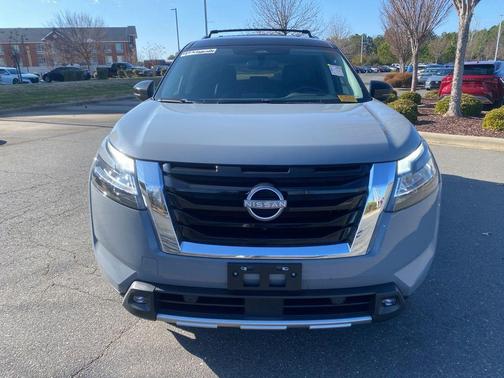 2022 Nissan Pathfinder SL 4WD