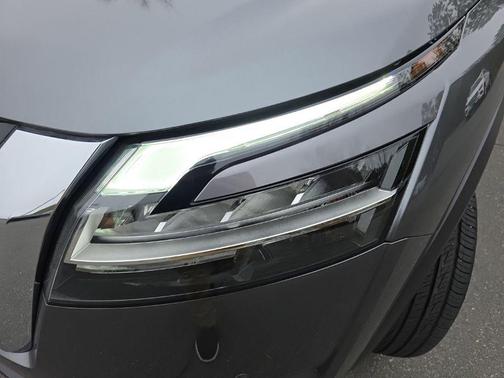 2024 Nissan Pathfinder SL FWD