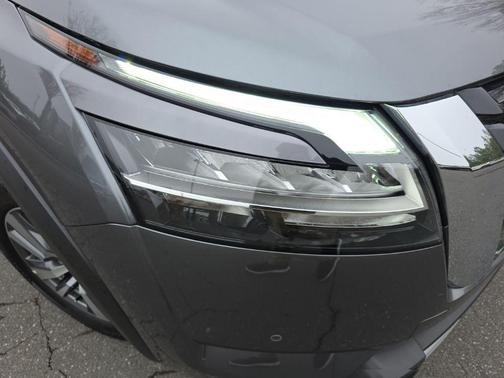 2024 Nissan Pathfinder SL FWD