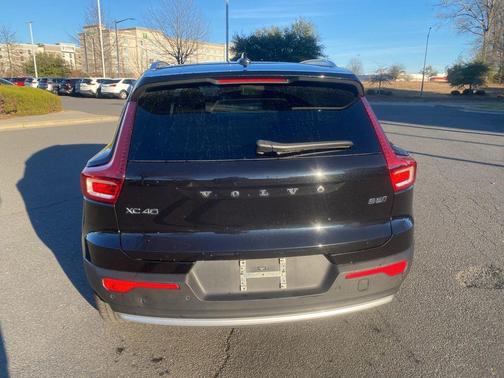 2024 Volvo XC40 B5 Core