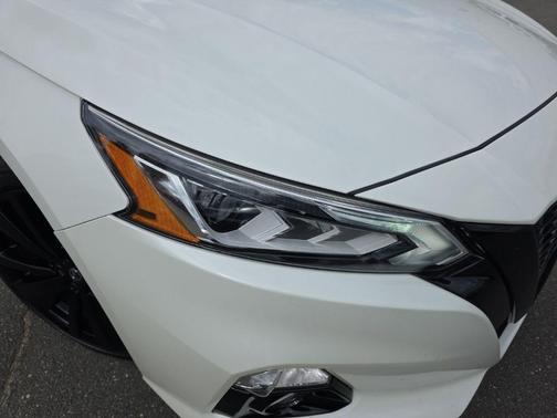 2022 Nissan Altima SR FWD