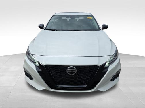 2022 Nissan Altima SR FWD