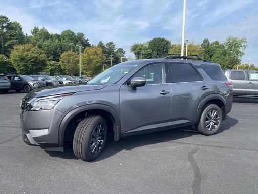 2025 Nissan Pathfinder SV FWD