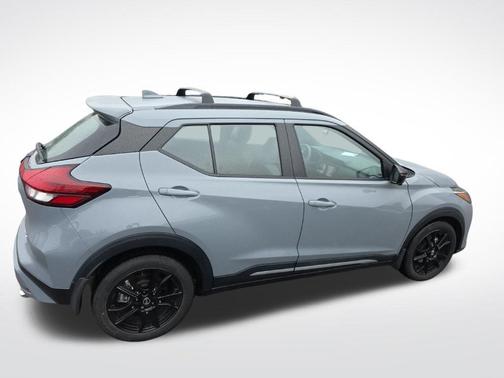 2021 Nissan Kicks SR