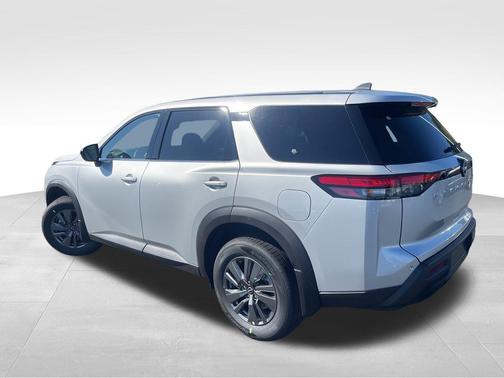 2025 Nissan Pathfinder S FWD