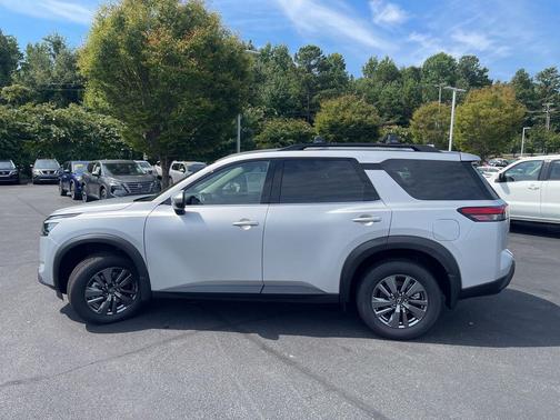 2025 Nissan Pathfinder SV FWD