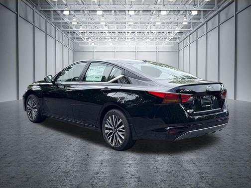 Super Black Clearcoat 2026 Nissan Altima 2.5 SV