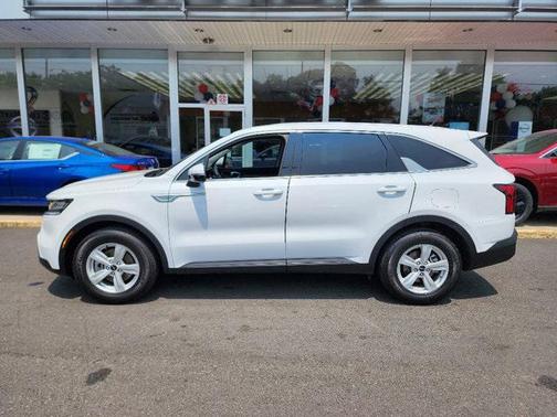 2022 Kia Sorento LX