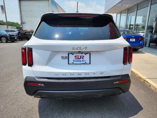 2022 Kia Sorento LX