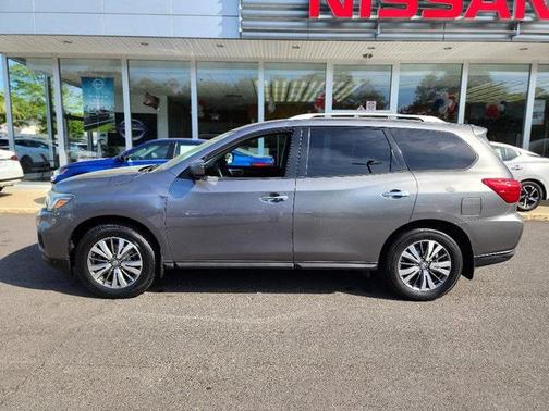 2017 Nissan Pathfinder S