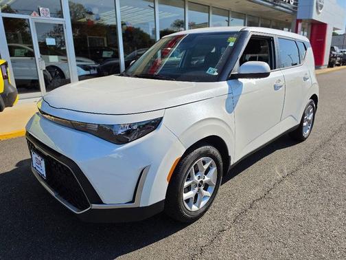 Snow White Pearl 2025 Kia Soul S