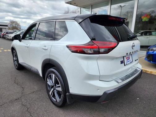 2024 Nissan Rogue SL