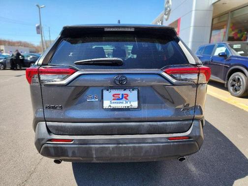 2020 Toyota RAV4 LE