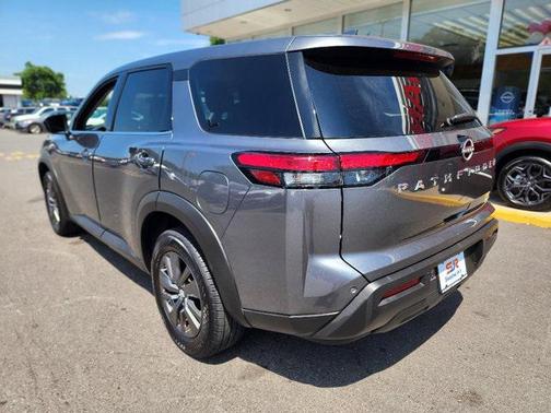 2022 Nissan Pathfinder S 4WD