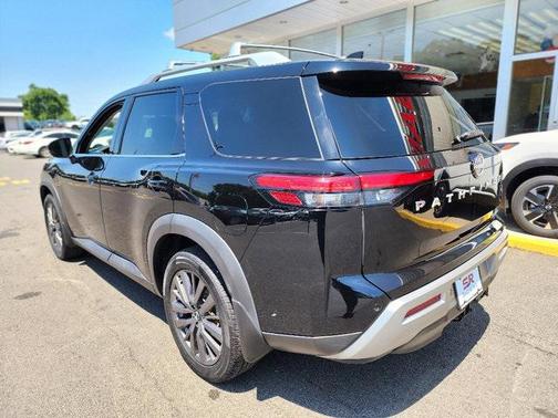 2022 Nissan Pathfinder SL 4WD