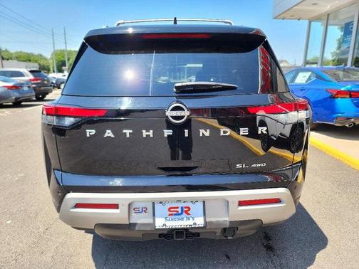2022 Nissan Pathfinder SL 4WD