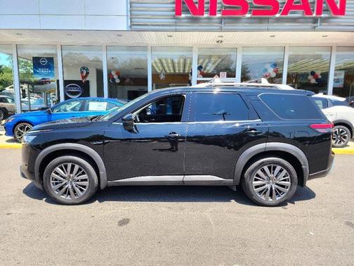 2022 Nissan Pathfinder SL 4WD