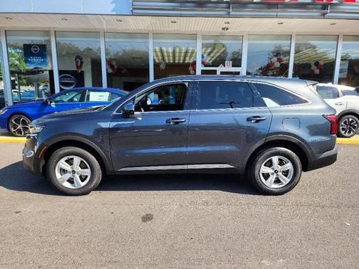 2022 Kia Sorento LX