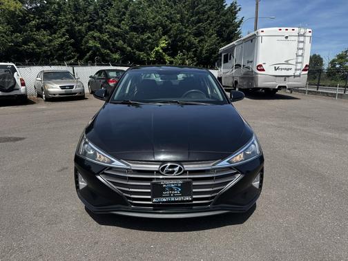 Black 2019 Hyundai ELANTRA SE