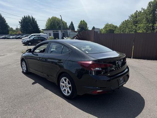 Black 2019 Hyundai ELANTRA SE