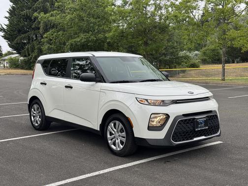 White 2021 Kia Soul LX