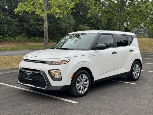 White 2021 Kia Soul LX