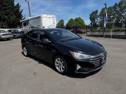 2019 Hyundai ELANTRA SE