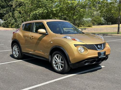 Gold 2013 Nissan Juke SV