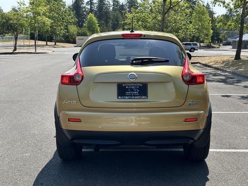 Gold 2013 Nissan Juke SV