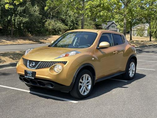 Gold 2013 Nissan Juke SV