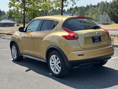 Gold 2013 Nissan Juke SV