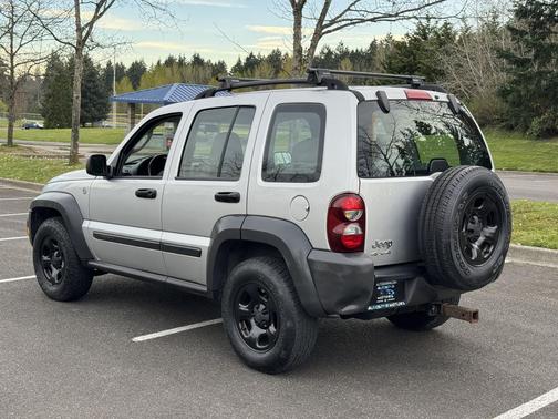 Silver 2007 Jeep Liberty Sport