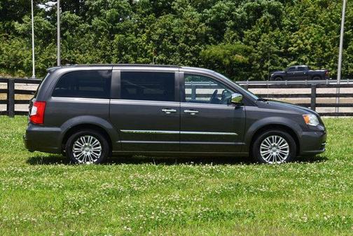 2015 Chrysler Town & Country Touring-L