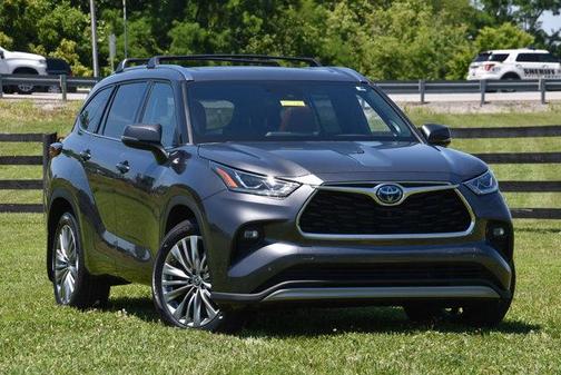 2022 Toyota Highlander Hybrid Platinum