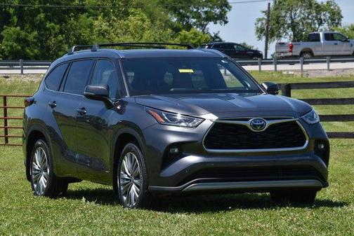 2022 Toyota Highlander Hybrid Platinum