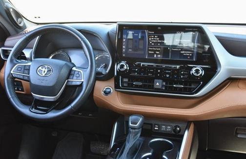 2022 Toyota Highlander Platinum
