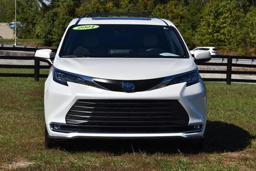 2021 Toyota Sienna XLE 7 Passenger