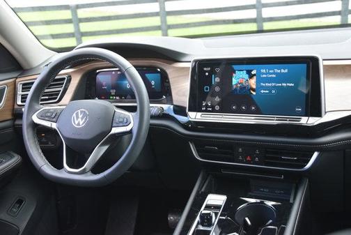 2024 Volkswagen Atlas 2.0T SE w/Technology 4MOTION