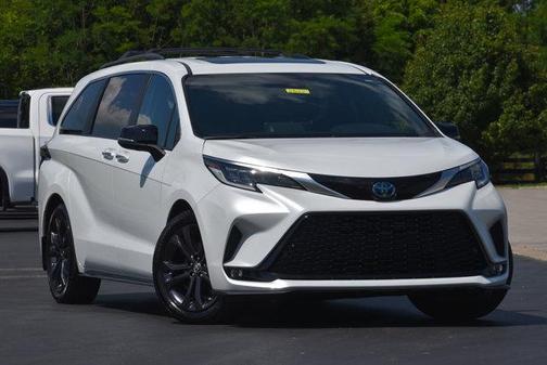 2023 Toyota Sienna XSE 7 Passenger