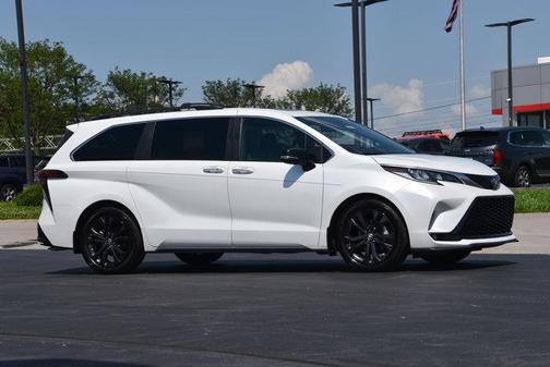 2023 Toyota Sienna XSE 7 Passenger
