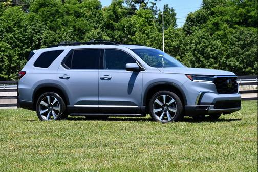 Gray 2025 Honda Pilot Elite