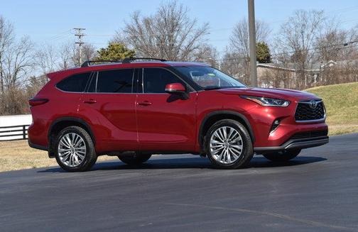 2022 Toyota Highlander Platinum