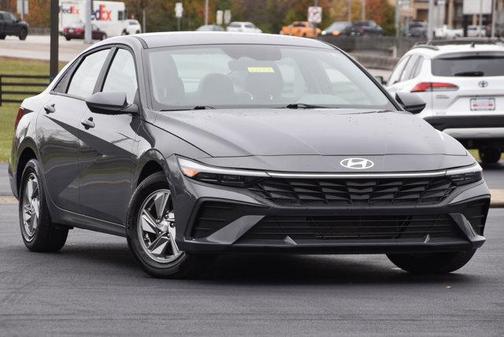 2024 Hyundai ELANTRA SE