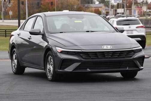 2024 Hyundai ELANTRA SE