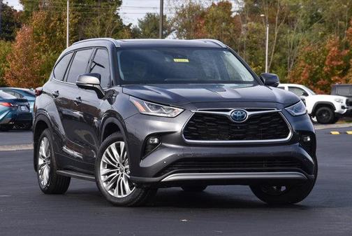 2023 Toyota Highlander Hybrid Platinum