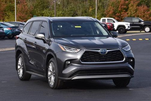 2023 Toyota Highlander Hybrid Platinum