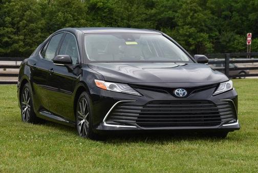 2022 Toyota Camry Hybrid XLE